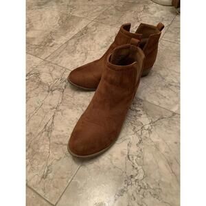 Journee Collection Women’s “Lola” Brown Faux Suede Ankle Boot Sz. 6.5
